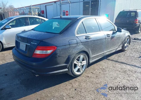 2011 Mercedes-Benz C 300 Luxury 4Matic/Sport 4Matic z USA, uszkodzony, nr VIN WDDGF8BB7BR142442